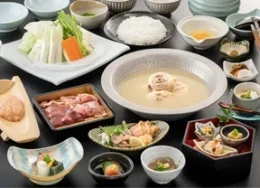 写真：水たき料亭 博多華味鳥 博多駅前店