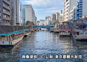 画像：神田川と屋形船