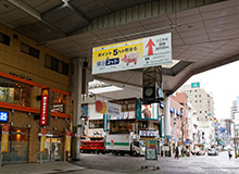 The arcade section will end, but continue forward.