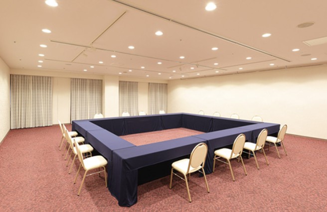 写真:さくらの間 ロの字「さくらの間」ソーシャルディスタンス