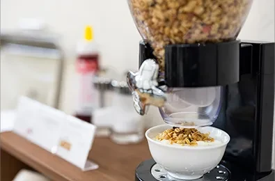 画像：グラノーラ・ヨーグルト