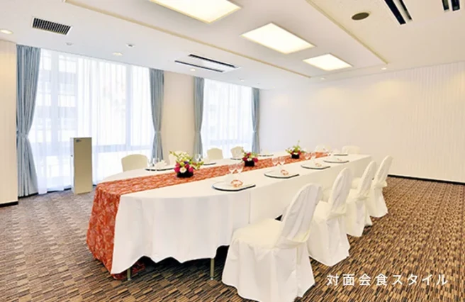 写真：ききょうの間対面会食スタイル