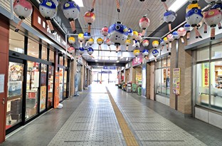 1階はyoumeマートを正面に見て左手に進んでください。  →04へ