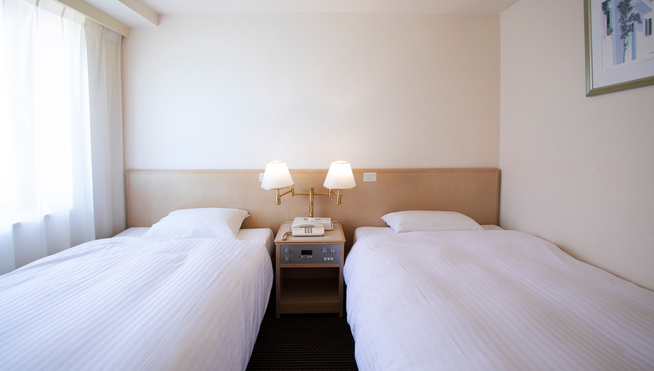 写真：ツインルームベッド周辺