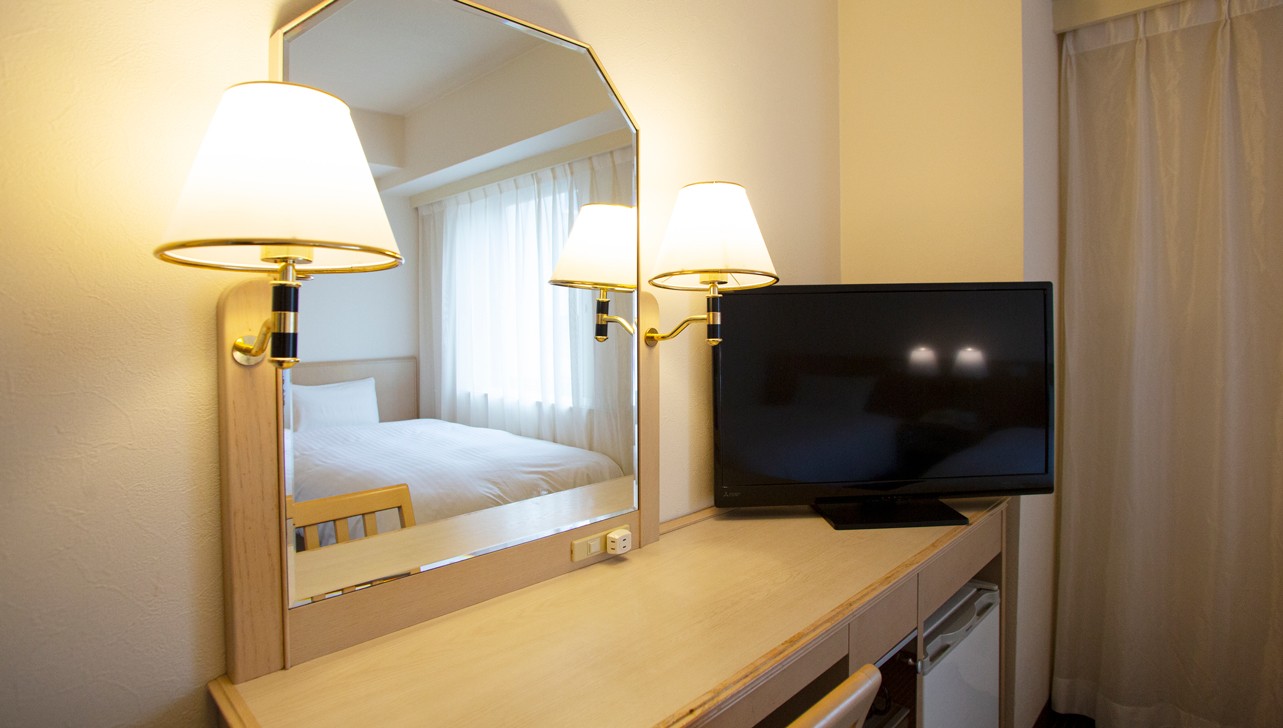 写真：ツインルームテーブル周辺