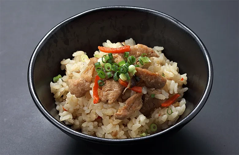 写真：みつせ鶏のかしわ飯