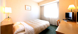 Simple and functional guestroom