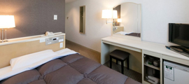 Simple and functional guestroom