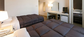 Simple and functional guestroom