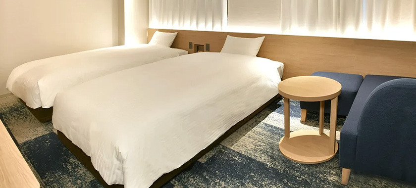 CONNECTING ROOM