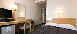 Simple and functional guestroom