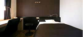 Simple and functional guestroom