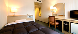 Simple and functional guestroom