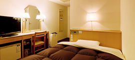 Simple and functional guestroom